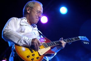 „Christie's“ aukcione bus parduodama grupės „Dire Straits“ gitarų kolekcija