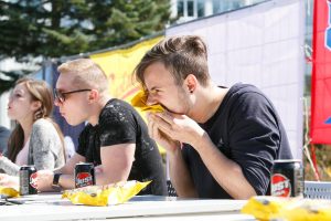 Studentai patikrino ir savo skrandžių talpą 