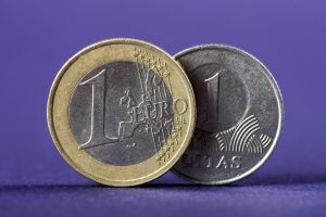 Lietuvos aukso ir užsienio valiutų atsargos mažėja dėl euro įvedimo