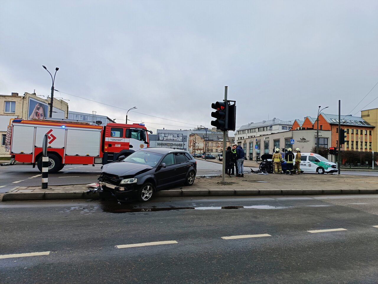 Karaliaus Mindaugo prospekte – „Audi“ ir „Nissan“ avarija