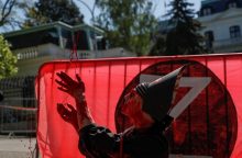Rusijos ambasada Prahoje aptaškyta „krauju“