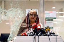 Vyresnysis patarėjas: Bangladešo premjerės atsistatydinimas yra įmanomas