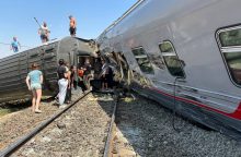 Pietų Rusijoje traukiniui susidūrus su sunkvežimiu nukentėjo mažiausiai 100 žmonių