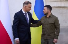 M. Morawieckis: Lenkija nebeteikia ginklų Ukrainai ir ginkluojasi pati