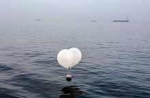 Po Kim Jong Uno sesers grasinimų Šiaurės Korėja vėl paleido balionų su šiukšlėmis 