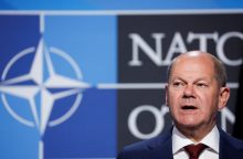 O. Scholzas atmeta absurdiškus V. Putino pareiškimus apie NATO imperines ambicijas