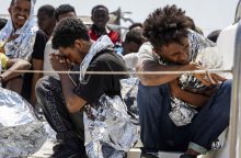 Graikijoje nuskendo nelegalių migrantų laivas: ieškoma dešimčių žmonių