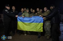 Ukrainos pareigūnas: daug iškeistų ukrainiečių belaisvių buvo žiauriai kankinami