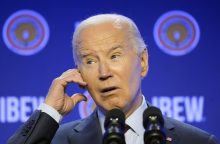 J. Bidenas sukėlė nuostabą pasakęs, kad jo dėdės kūną galbūt suvalgė kanibalai