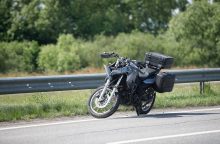 Per avariją Mažeikių rajone smūgis į automobilį motociklininkui buvo mirtinas