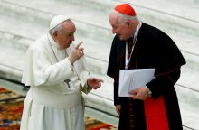 Popiežius atmeta galimybę atlikti tyrimą dėl lytine prievarta kaltinamo Kanados kardinolo