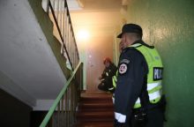 Po daugiabučio namo laiptais rastas irstantis vyro kūnas
