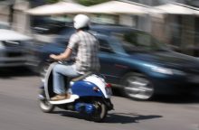 Pakaunėje – mopedo ir „Škodos“ akistata: nukentėjo nepilnametis