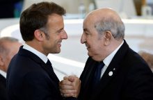 E. Macronas pasveikino Alžyro prezidentą A. Tebboune'ą su perrinkimu