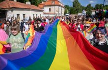 KT skelbs nutarimą dėl draudimo skatinti LGBTIQ šeimos sampratą