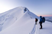 Monblane dingo keturi alpinistai