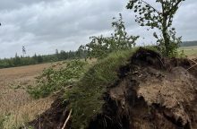 Audros padariniai Akmenėje: įgriuvę kapai, ribojamas turistinių objektų lankymas