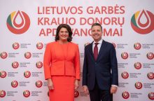 Rotušėje apdovanoti Garbės kraujo donorai