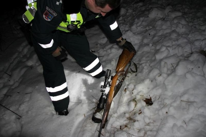 Brakonierių gauja melavo, kad naktį išvažiavo pasigrožėti gamta