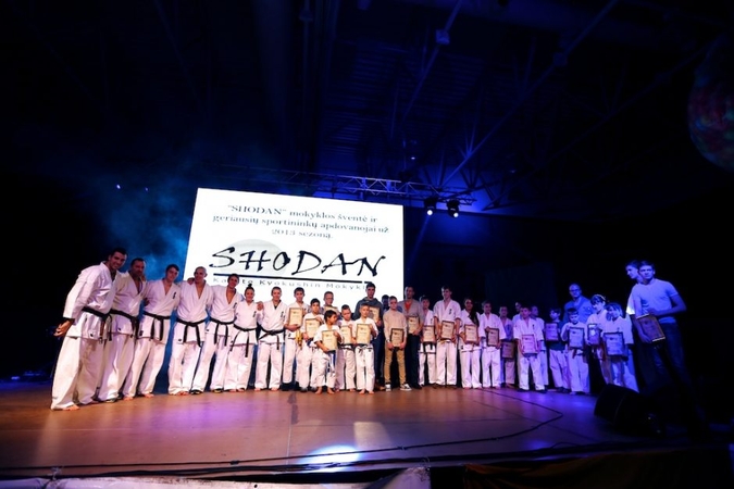 Karate kyokushin mokykla „Shodan“ apdovanojo geriausius savo auklėtinius