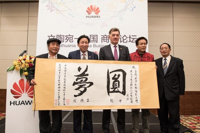 Sutartis su „Huawei“ atvers studentams kelius stažuotėms Kinijoje