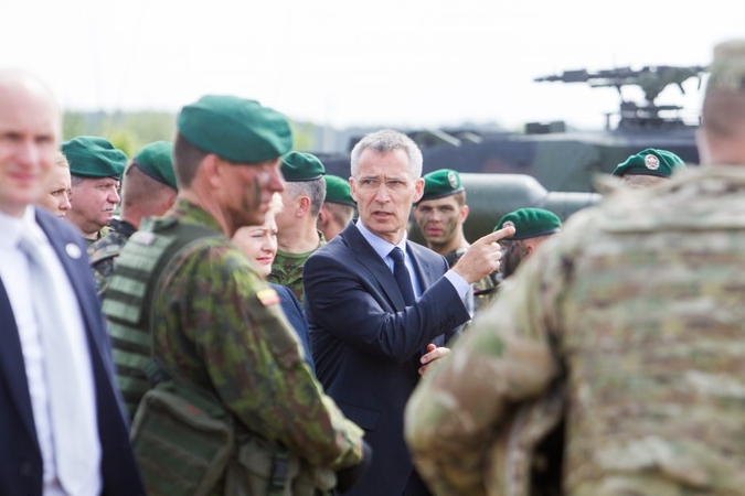 NATO žada atidžiai stebėti Rusijos karines pratybas Lietuvos pašonėje