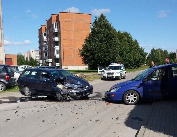 Avarijoje susižalojo saugos diržo neprisisegęs keleivis