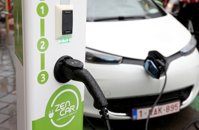 Ar elektromobiliai iš tiesų visiškai neteršia aplinkos?