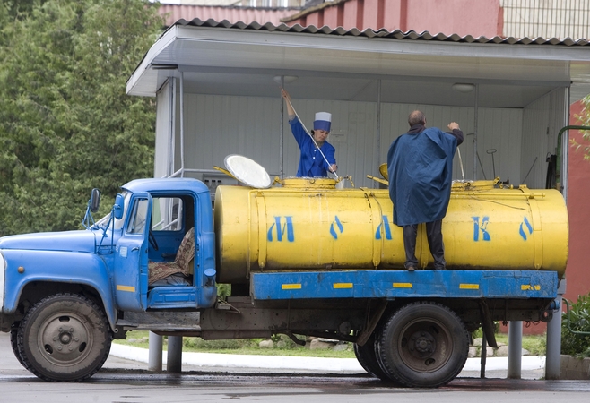 Lietuviško pieno problemos įžiebė viešą konfliktą tarp dviejų Rusijos tarnybų