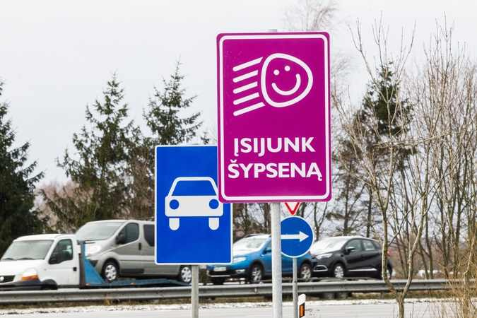 Pirmasis „Nulis pykčio“ stendas – intensyviausiame šalies kelyje