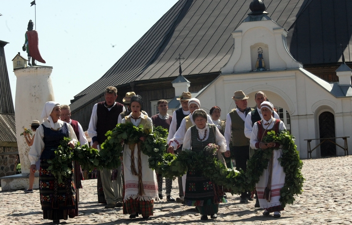 Žolinė Rumšiškėse: gėlynais kvepiančios mišios, kermošius ir lietuviškos tradicijos