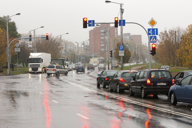 Pavojingoje Kauno sankryžoje eismą jau reguliuoja šviesoforai