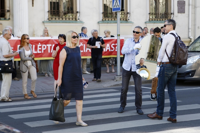 Minia piketuotojų reiškė nepasitenkinimą Atgimimo aikštės projektu