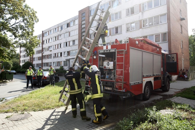 Klaipėdoje vaikai padegė apleistą bendrabutį