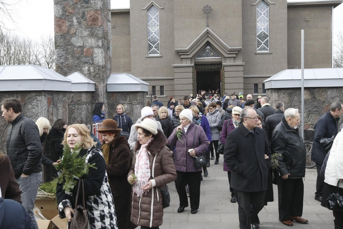 Klaipėdiečiai skubėjo į Verbų sekmadienio pamaldas