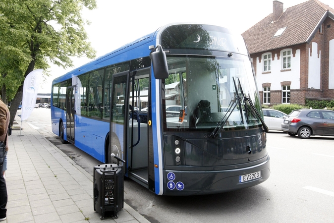 Išriedėjo klaipėdiečių kurtas elektrobusas