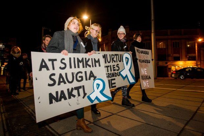 Kaunietės pareikalavo savo teisės saugiai vaikščioti naktimis