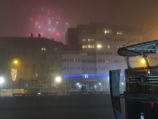 Naujuosius pasitinkančią Klaipėdą apgaubė rūkas