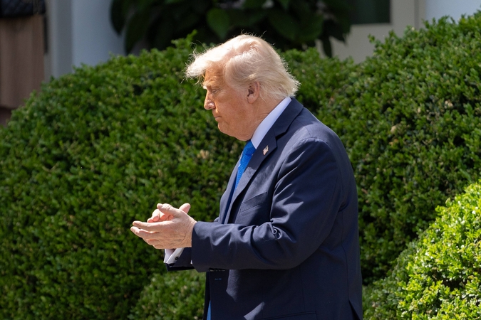 Trumpas pasirašė įstatymą, draudžiantį „keršto pornografiją“