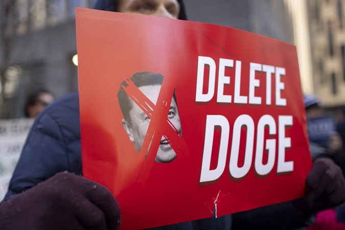 Protestuodami iš darbo išėjo trečdalis Musko DOGE personalo