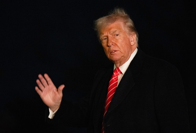 Trumpas paskelbė įvesiantis 25 proc. muitus šalims, perkančioms naftą iš Venesuelos