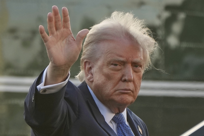 Trumpas paskelbė apie interviu su žurnalistu, sukėlusiu skandalą dėl Pentagono pokalbių