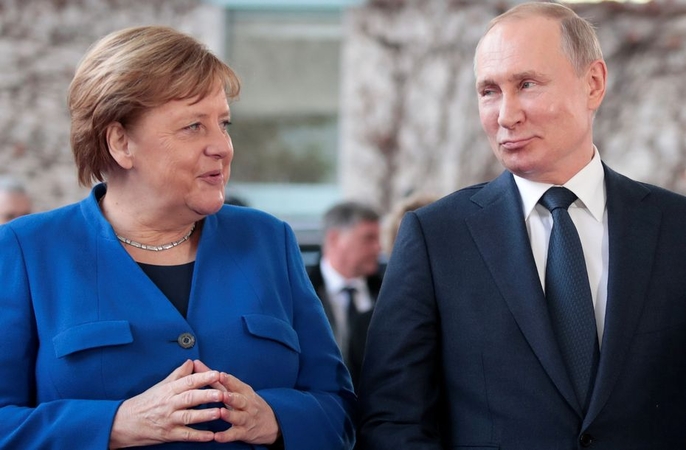 A.  Merkel su V. Putinu aptarė Kalnų Karabachą ir Donbasą, A. Navalno apnuodijimą