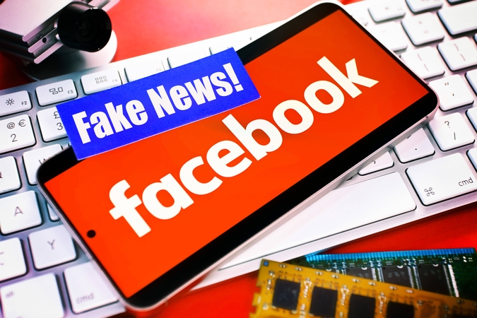 „Meta“ testuoja „Bendruomenės pastabas“, siekdama pakeisti faktų tikrintojus