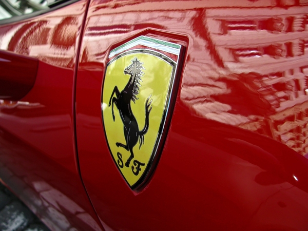 „Ferrari“ Europoje priims mokėjimus kriptovaliutomis