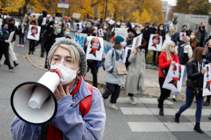 Lenkijos vadovai smerkia protestus dėl abortų