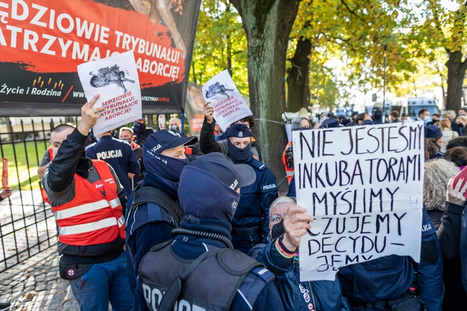 Lenkijos konstitucinis teismas atmetė abortų įstatymo lengvatą