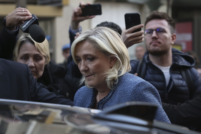 Le Pen vis dar viliasi laimėti prezidento rinkimuose