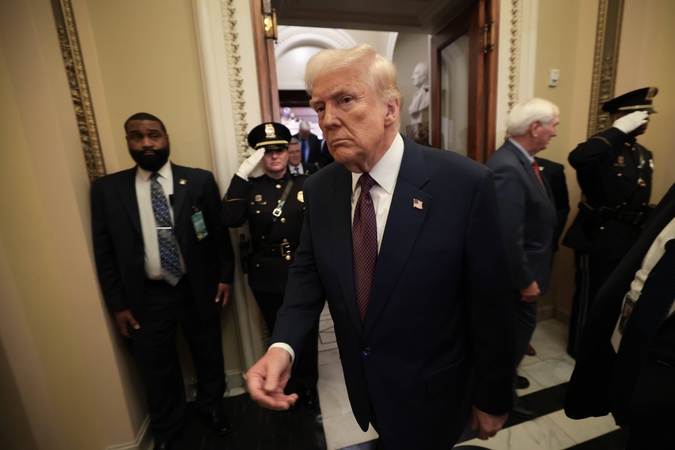 Trumpas užsipuolė demokratus, kurie pertraukinėjo jo kalbą