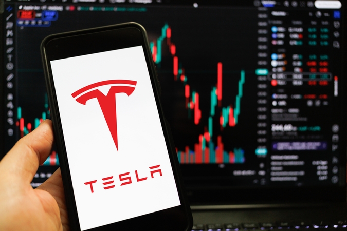 „Tesla“ skundžiasi, kad Trumpo prekybos karai kenkia verslui